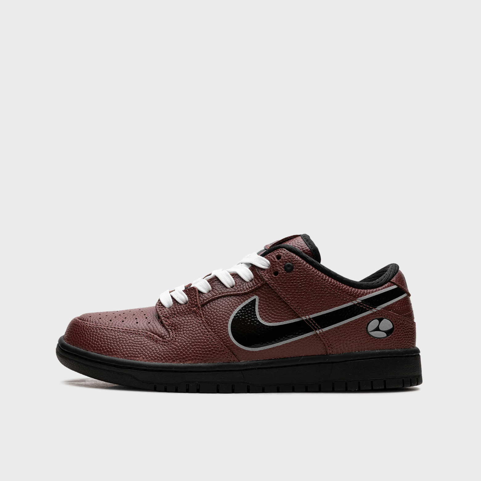 Nike SB Dunk Low Limosine Skateboards