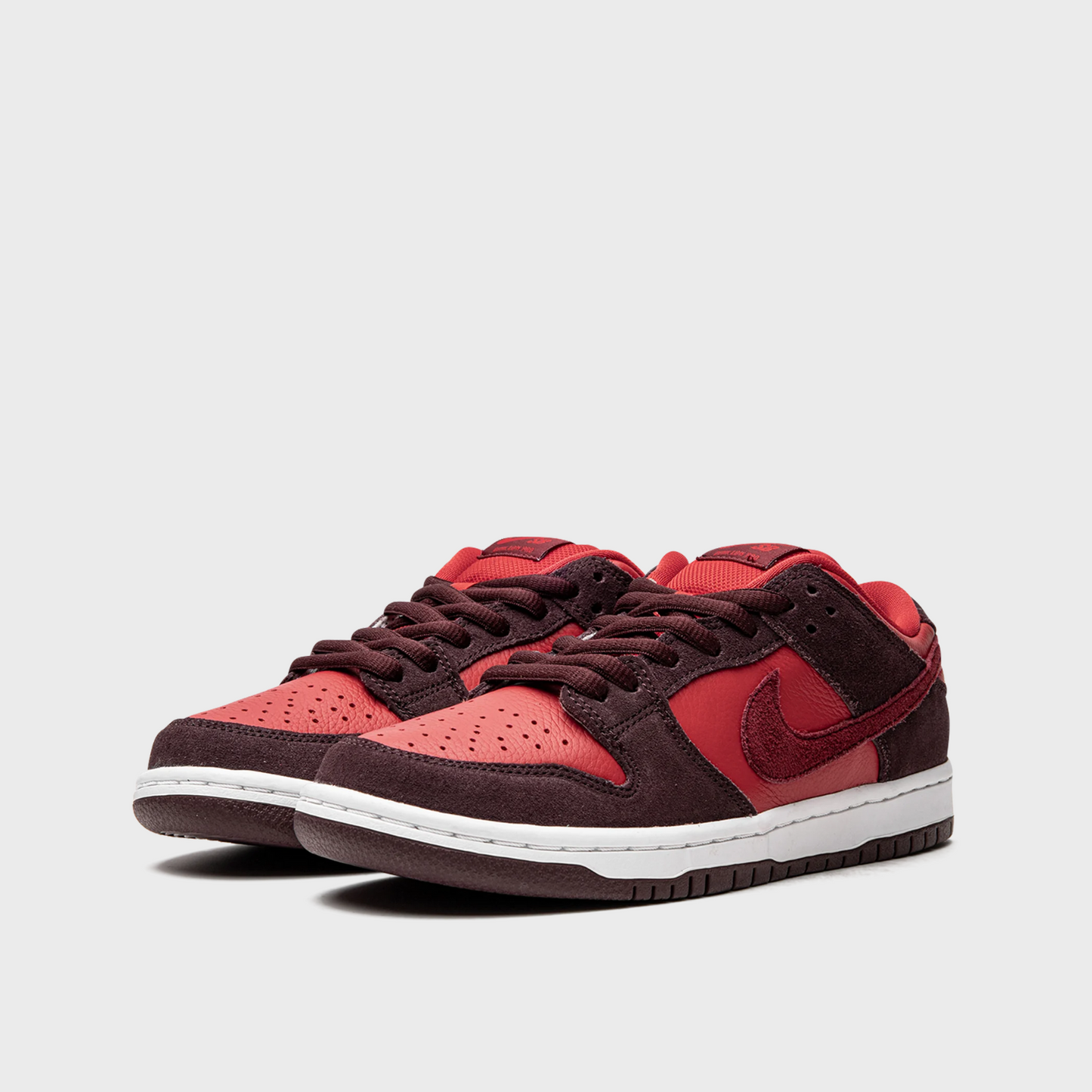 Nike SB Dunk Low Cherry