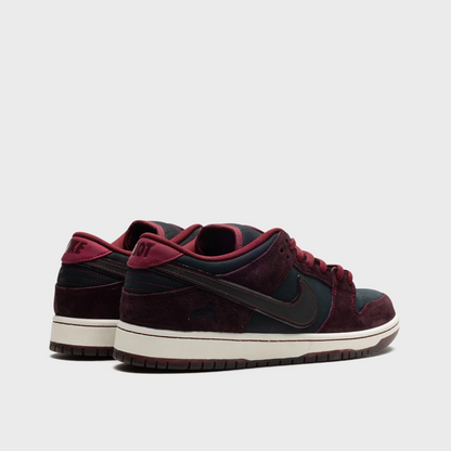 Nike SB Dunk Low Riot Skateshop