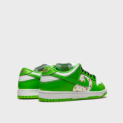 Nike SB Dunk Low Supreme Stars Mean Green