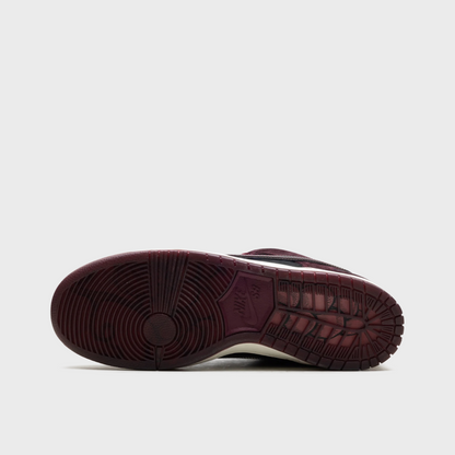 Nike SB Dunk Low Riot Skateshop